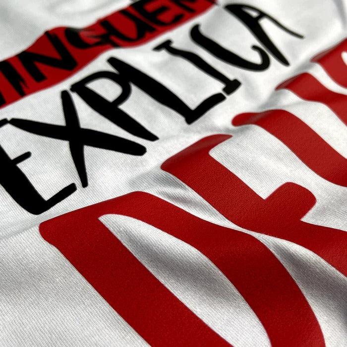 Camiseta Masculina Branca Ninguém explica Deus